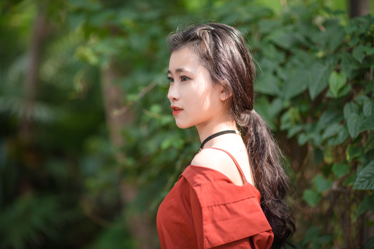 时尚引领者，有刘海的女明星风采展现