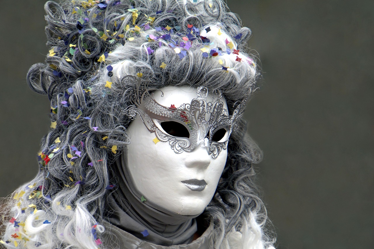 动漫世界中的女刺客，神秘、优雅与力量的标志
