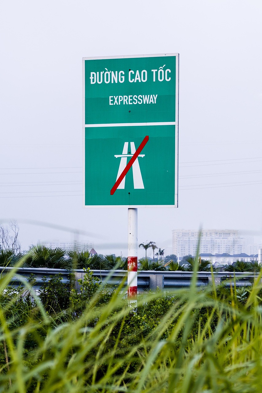 中国邮政速递物流上市，探索与发展之路