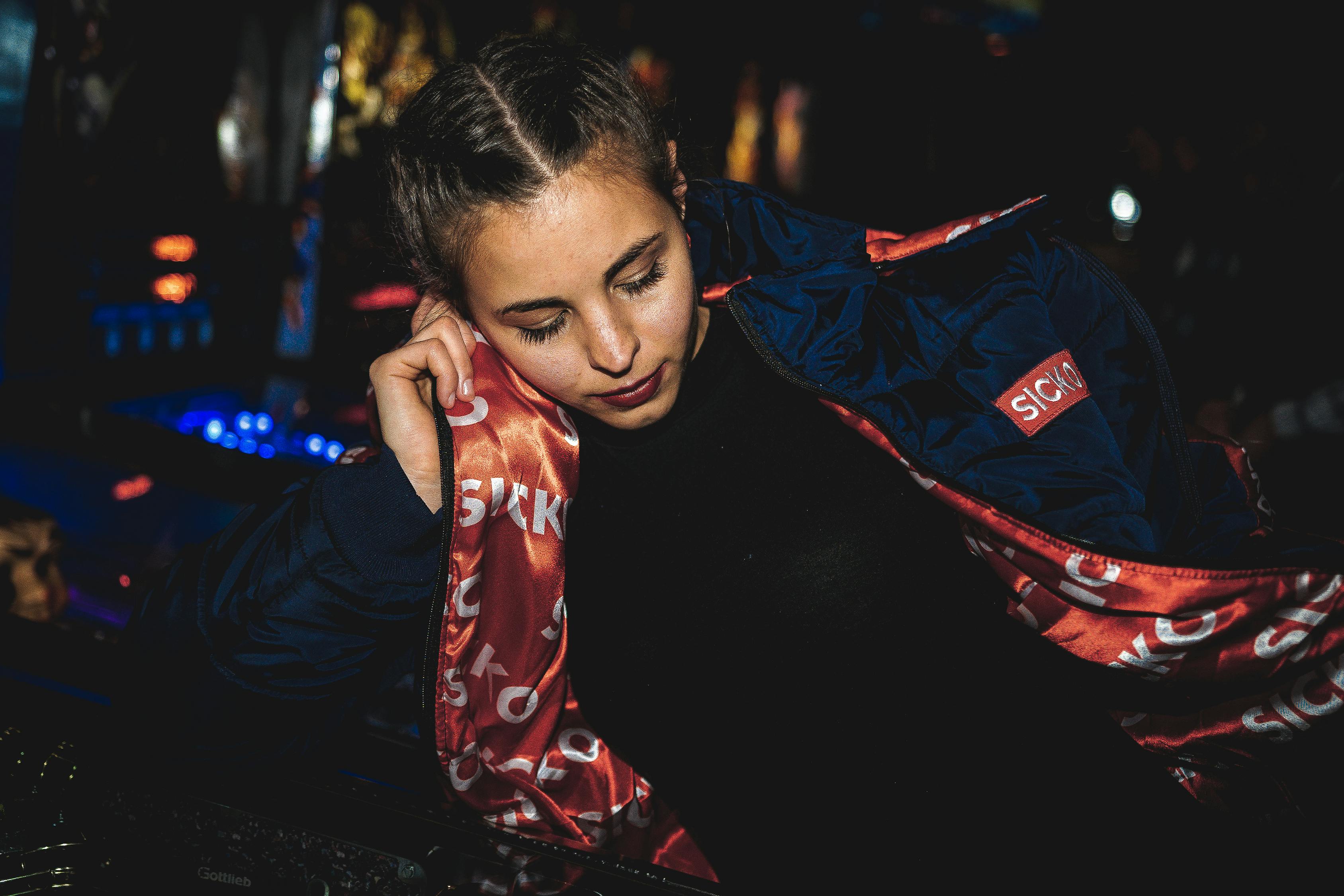 TFboys最新写真展现青春活力魅力